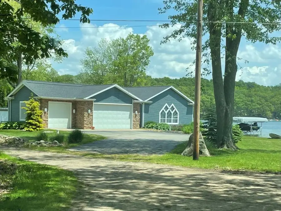 3389 Mary Ann Drive, Hillsdale, MI 49242 - Image #2