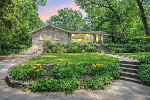 17708 Oakwood Drive, Spring Lake, MI 49456