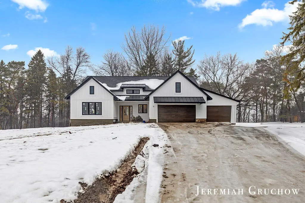 2160 Engleside Avenue Se, Kentwood, MI 49546 - Image #1