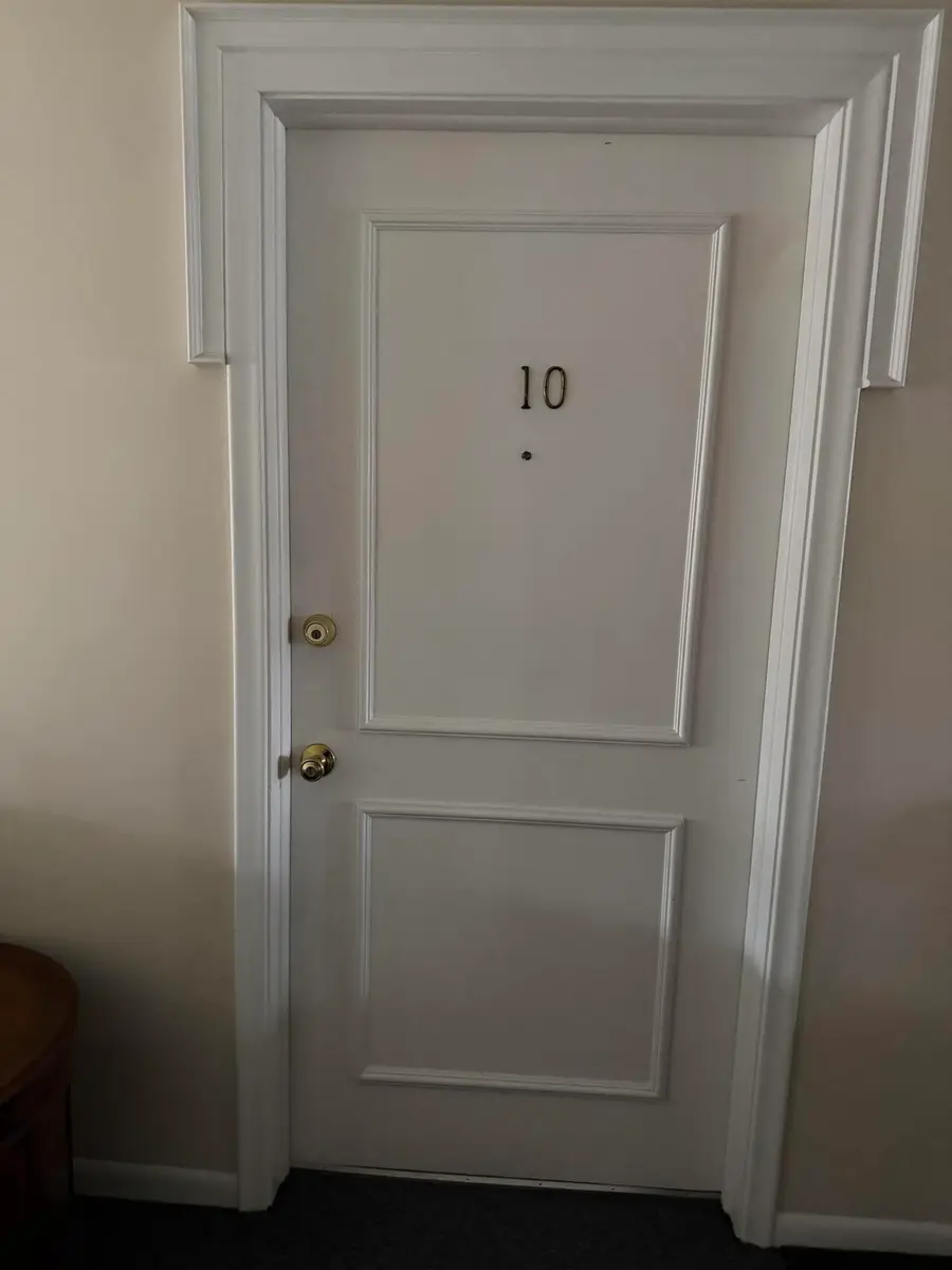 17540 N Mack Avenue #10, Grosse Pointe, MI 48230 - Image #2