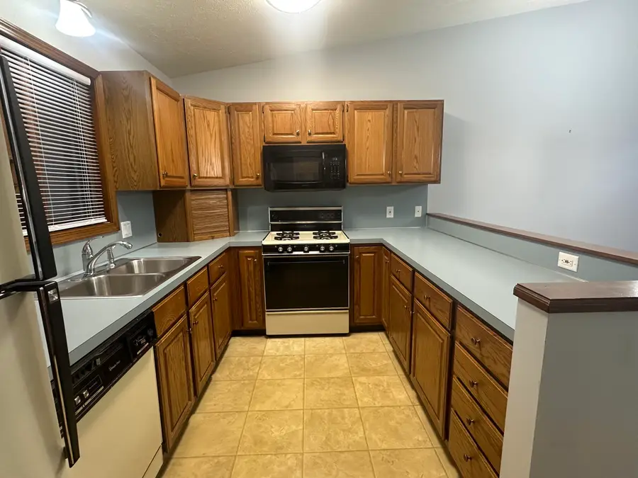 854 Amberwood W Drive Sw, Byron Center, MI 49315 - Image #3