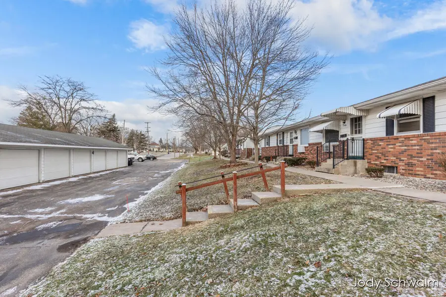 3364 Chestnut Avenue Sw, Grandville, MI 49418 - Image #3