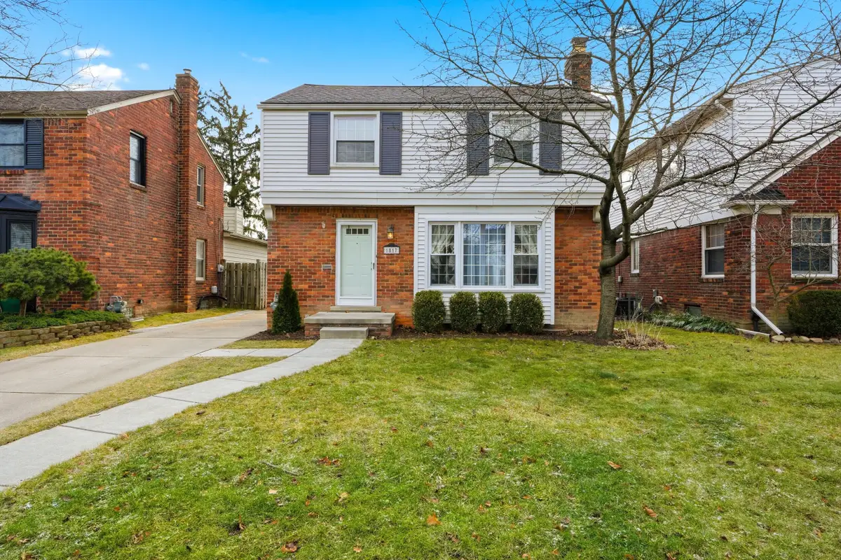 1817 Manchester Boulevard, Grosse Pointe Woods, MI 48236 - Image #1