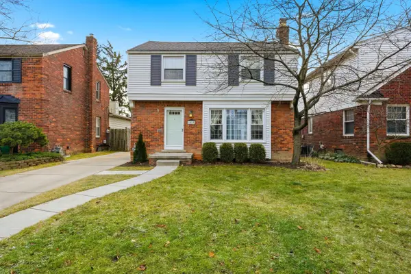 1817 Manchester Boulevard, Grosse Pointe Woods, MI 48236
