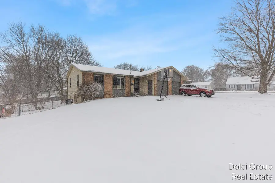 2212 Burton Street Sw, Wyoming, MI 49519 - Image #2