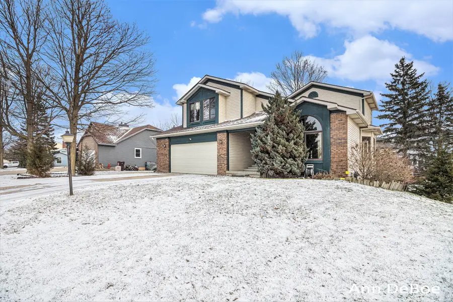 2136 Stowevalley Drive Se, Grand Rapids, MI 49508 - Image #2