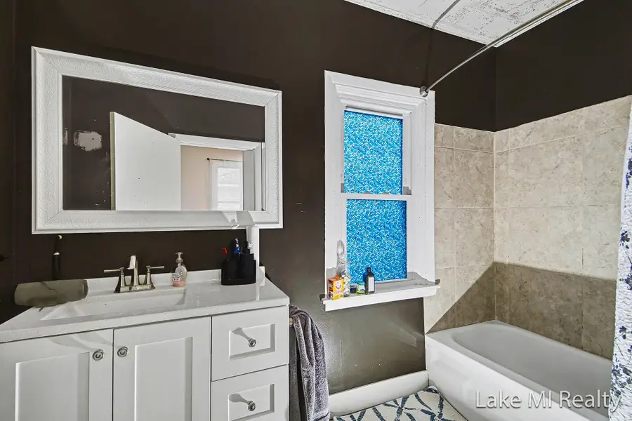 1053 3rd Street Nw, Grand Rapids, MI 49504 - Image #2