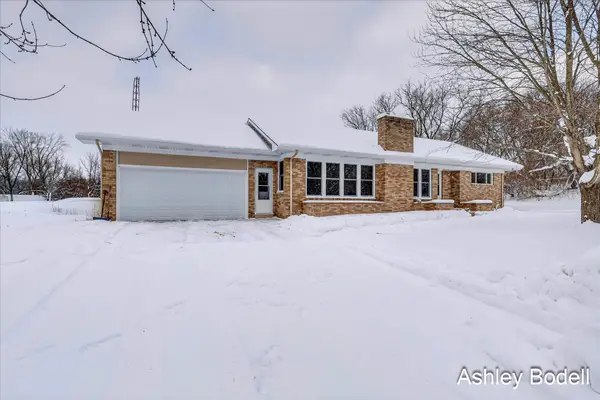 237 7 Mile Road Nw, Comstock Park, MI 49321