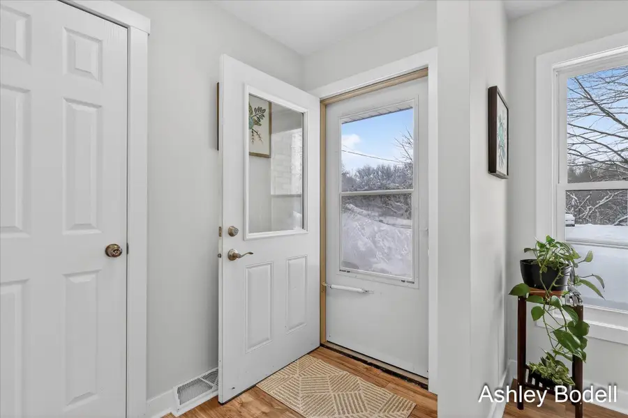 237 7 Mile Road Nw, Comstock Park, MI 49321 - Image #3