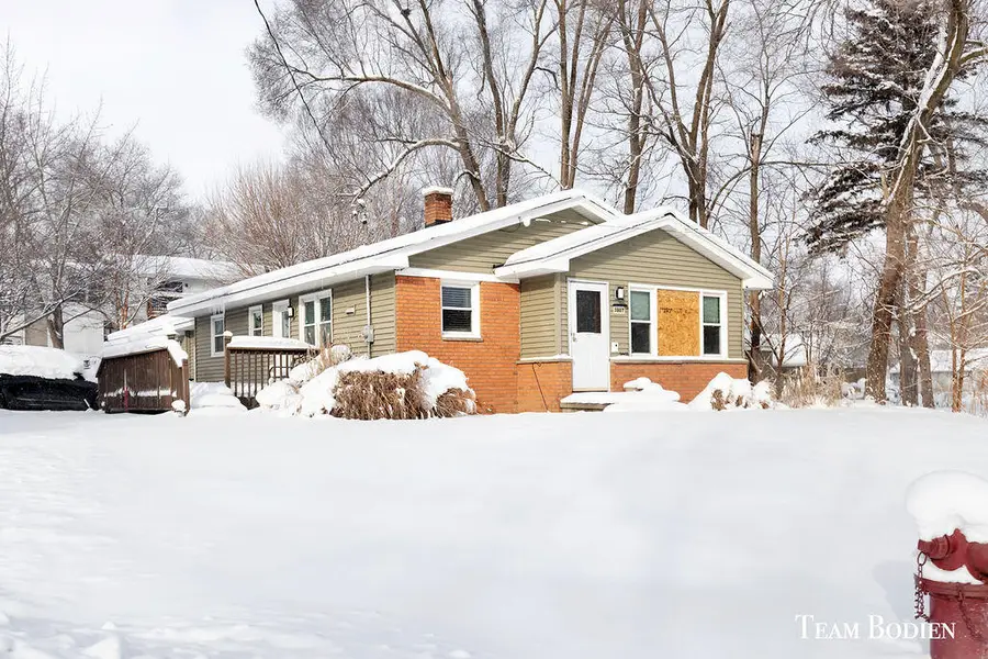 3807 Balsam Avenue Ne, Grand Rapids, MI 49525 - Image #2