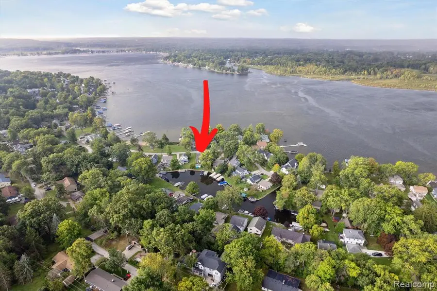 11637 Algonquin Drive, Pinckney, MI 48169 - Image #2