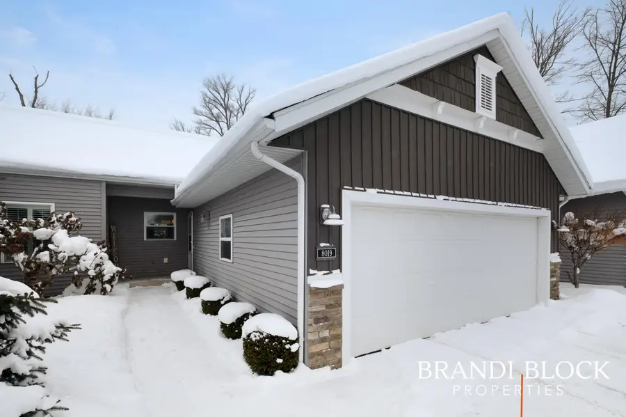 8019 Amber Crest Drive Sw, Byron Center, MI 49315 - Image #2