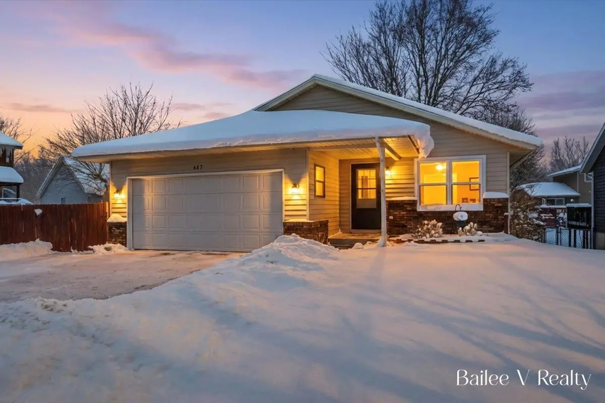 447 Stonehenge Street Se, Grand Rapids, MI 49548 - Image #1