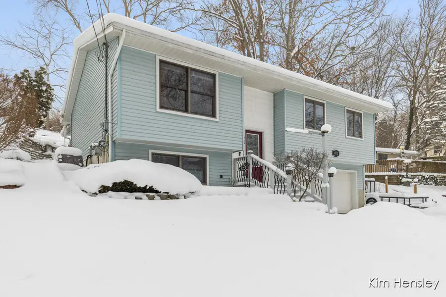 4172 Huntington Avenue Ne, Grand Rapids, MI 49525 - Image #2