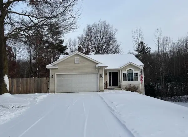 6146 Olivia Lane Lane, Howard City, MI 49329