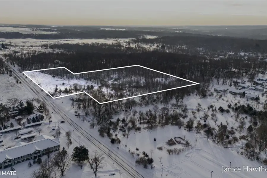 700 E Woodlawn Avenue, Hastings, MI 49058 - Image #3