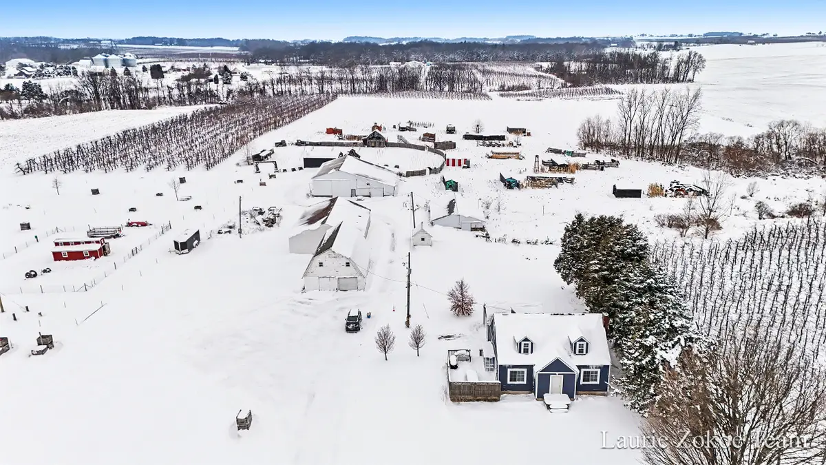 7737 Fruit Ridge Avenue Nw, Sparta, MI 49345 - Image #1