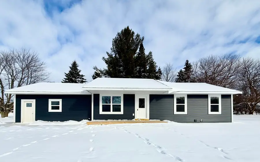 518 S Sullivan Avenue, Fremont, MI 49412 - Image #2