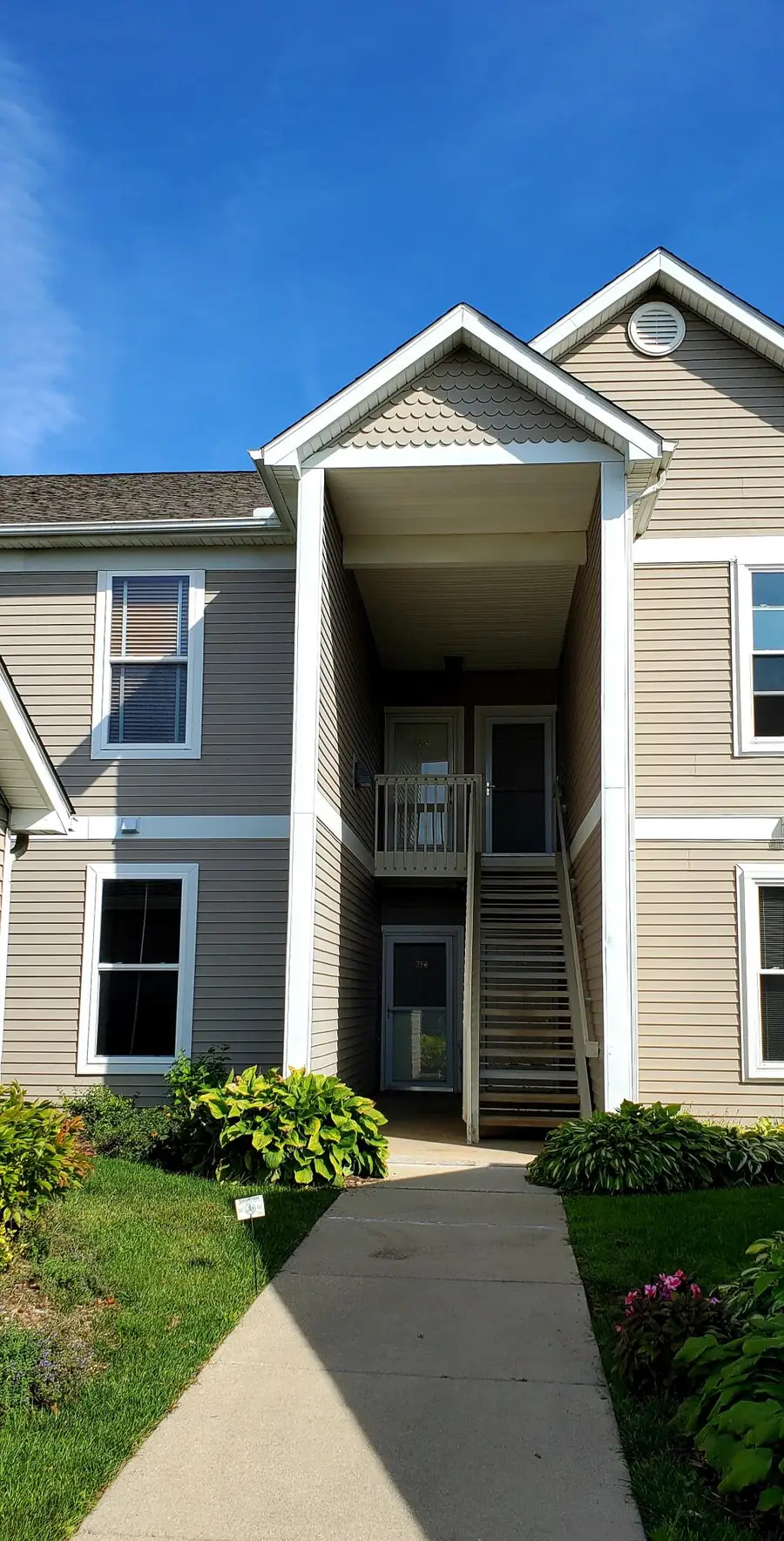 1354 Fox Pointe Circle, Ann Arbor, MI 48108 - Image #2