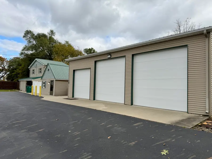 396 & 398 N 20th Street, Springfield, MI 49037 - Image #2