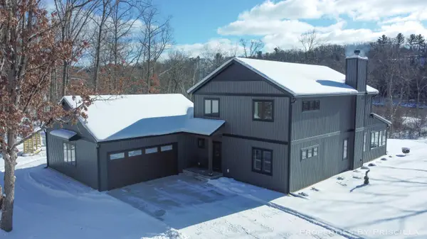 3008 E Upper Field Trail, Newaygo, MI 49337