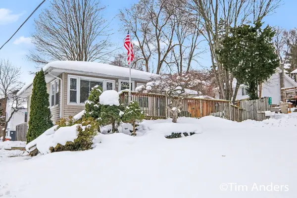 6773 Elmview Avenue Ne, Rockford, MI 49341