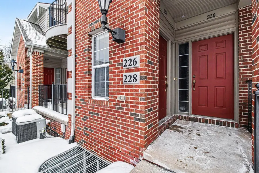 228 W Oakbrook Drive, Ann Arbor, MI 48103 - Image #3