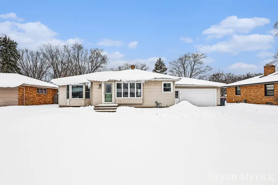 216 Dartmouth Avenue, Holland, MI 49423 - Image #2