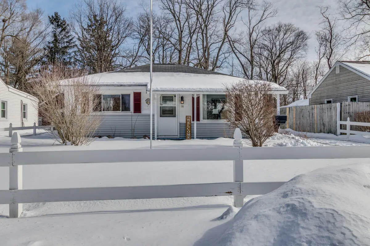 18 Woodlawn Avenue N, Battle Creek, MI 49037 - #1