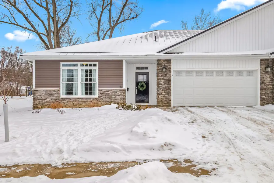 25 Hillsdale Commons Drive, Hillsdale, MI 49242 - #2