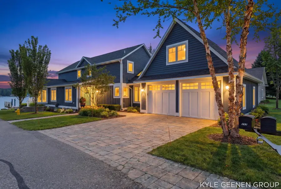 555 Locust Avenue, Holland, MI 49423 - #3