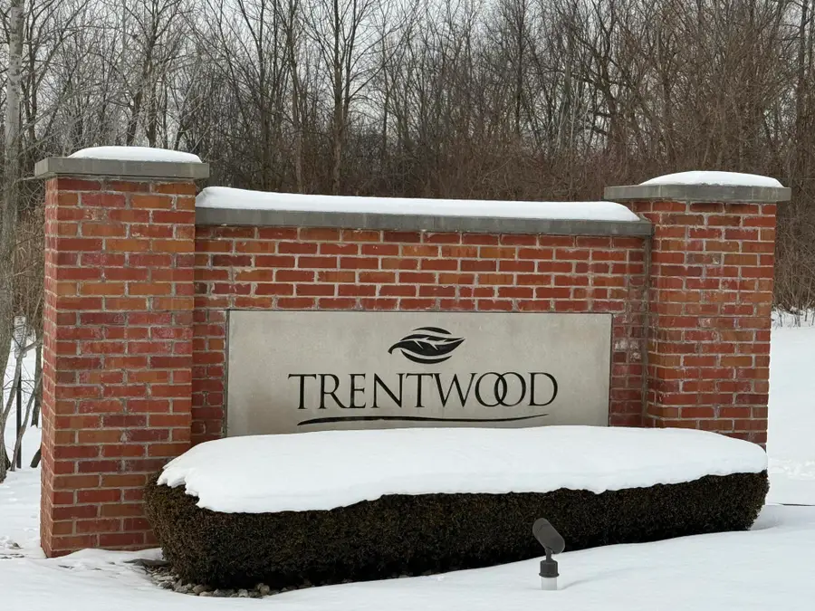 23493 Williamsburg Circle, Woodhaven, MI 48183 - #3