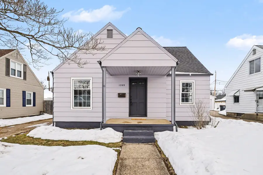 1209 Mohawk Lane, Saint Joseph, MI 49085 - #2