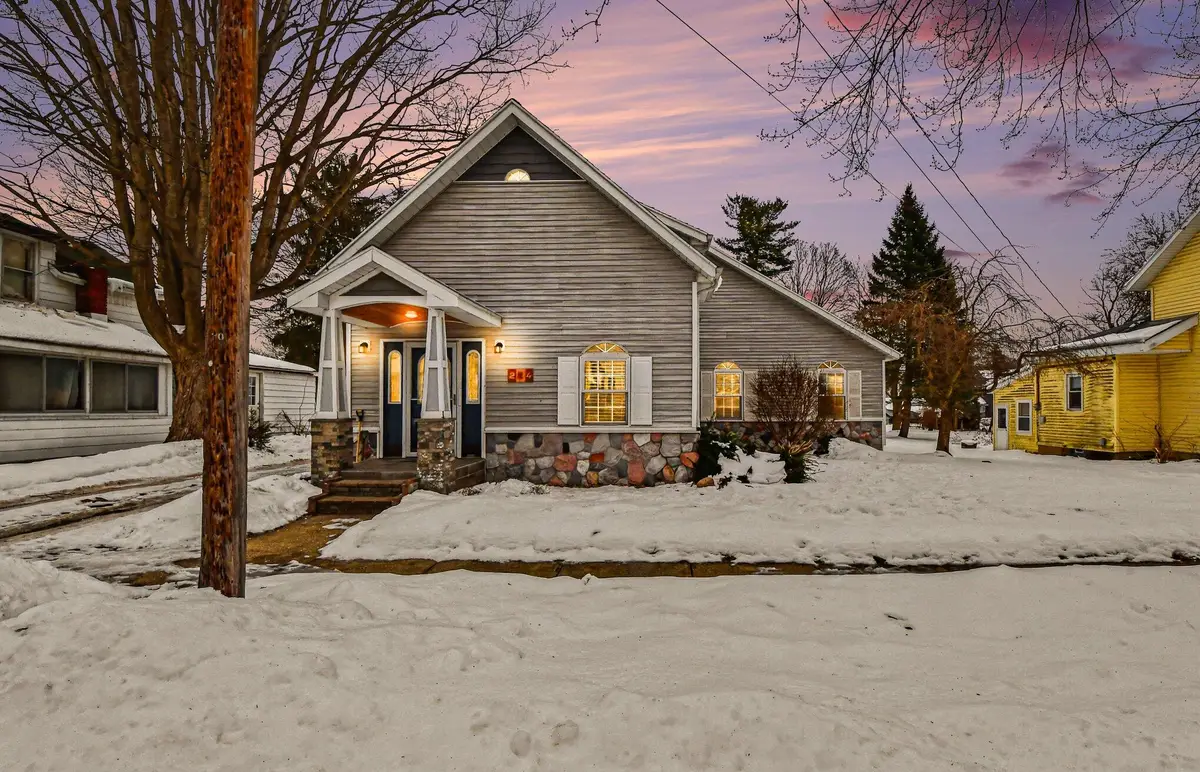 224 Pleasant Avenue Se, Caledonia, MI 49316 - #1