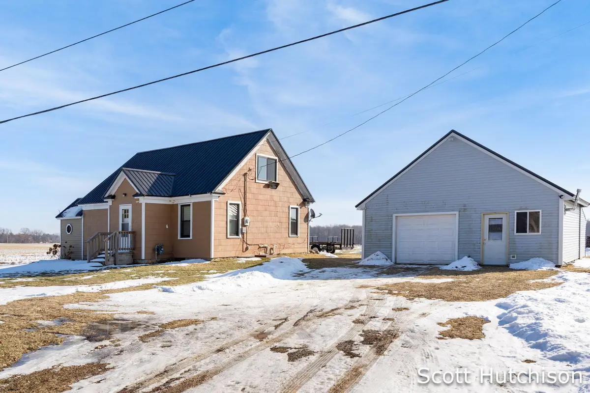 1300 E Coral Road, Edmore, MI 48829 - #1