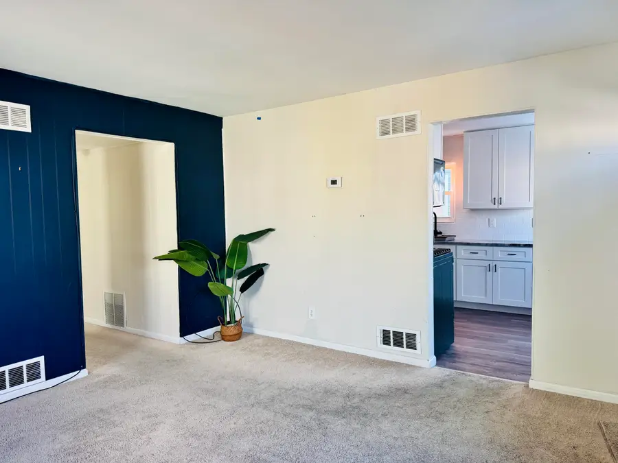 119 W Mapledale Avenue, Hazel Park, MI 48030 - #3