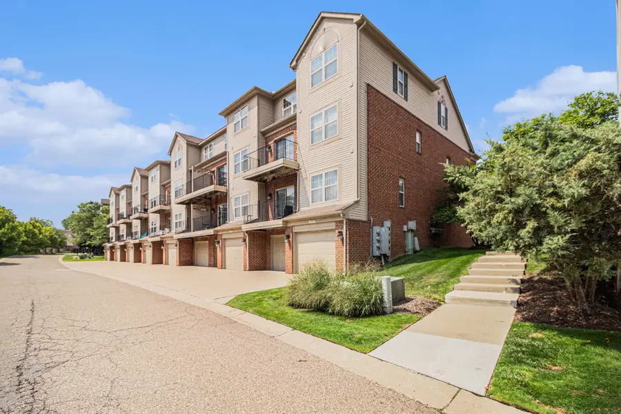 39459 Springwater Drive, Northville, MI 48168 - #2