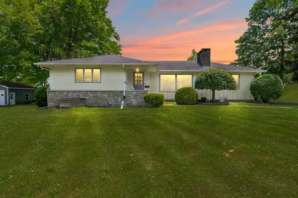 207 Maumee Street, Jonesville, MI 49250