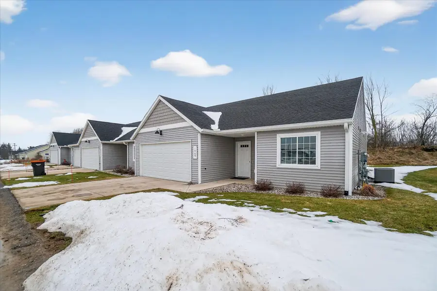1069 Sunnyside Drive, Wayland, MI 49348 - #2
