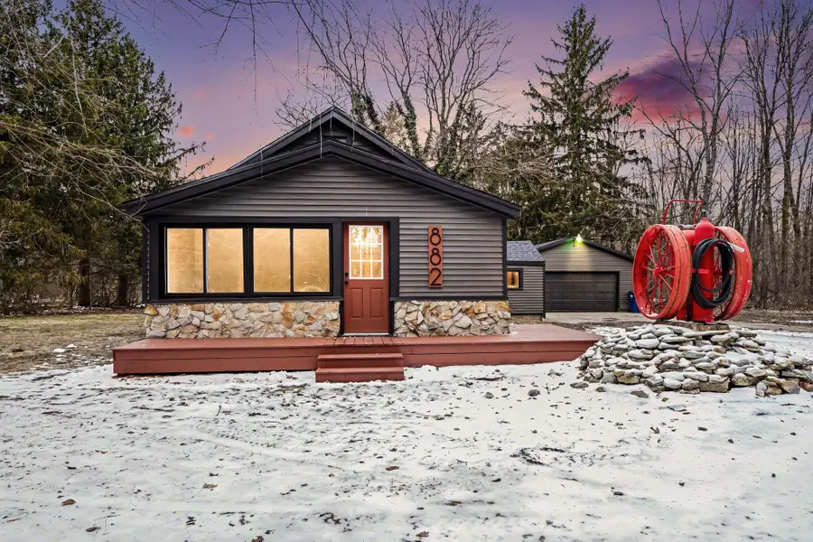 882 E Sternberg Road, Norton Shores, MI 49441 - #2