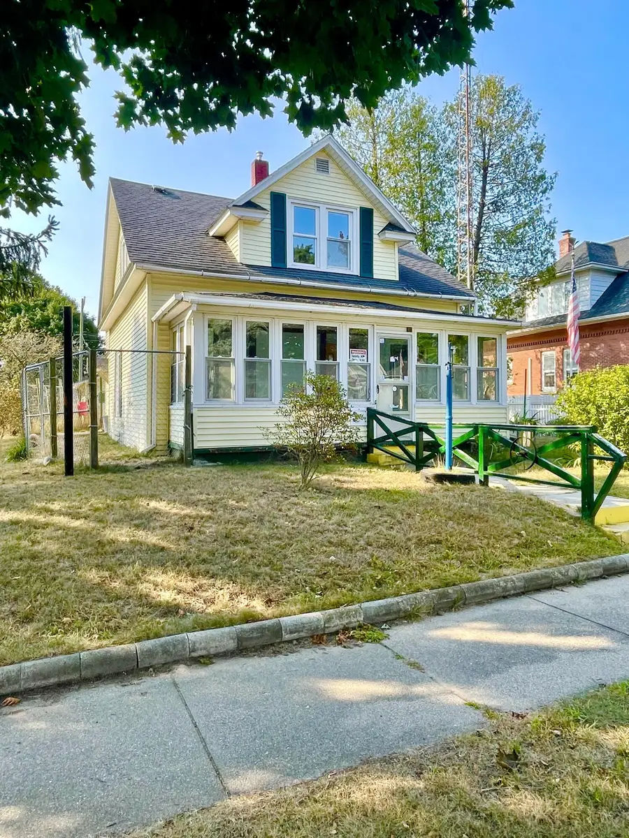 806 E Loomis Street, Ludington, MI 49431 - #2