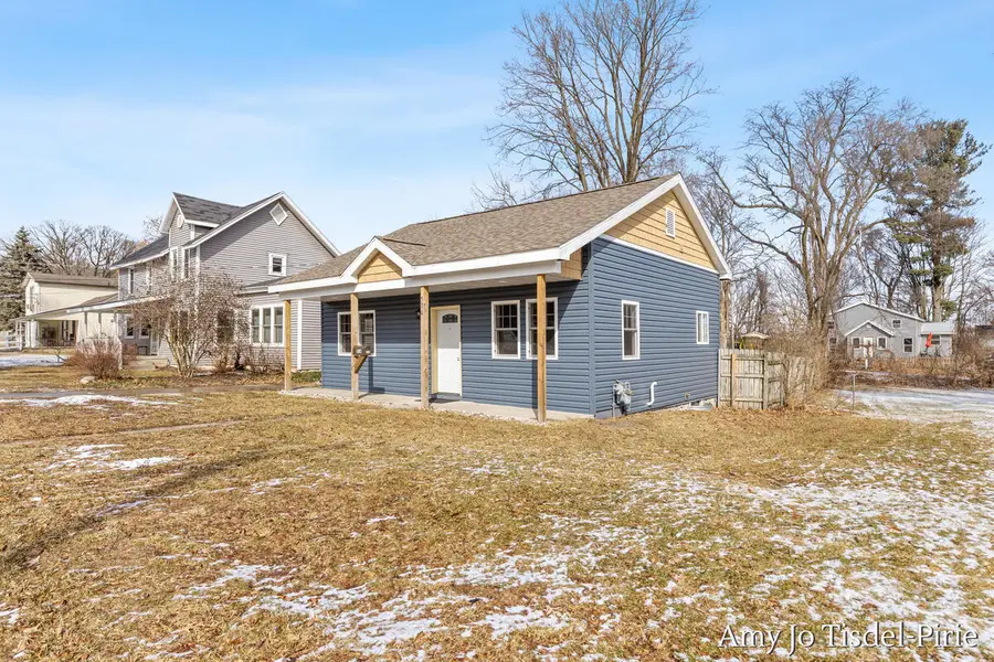 516 W Montcalm Street, Greenville, MI 48838 - #3