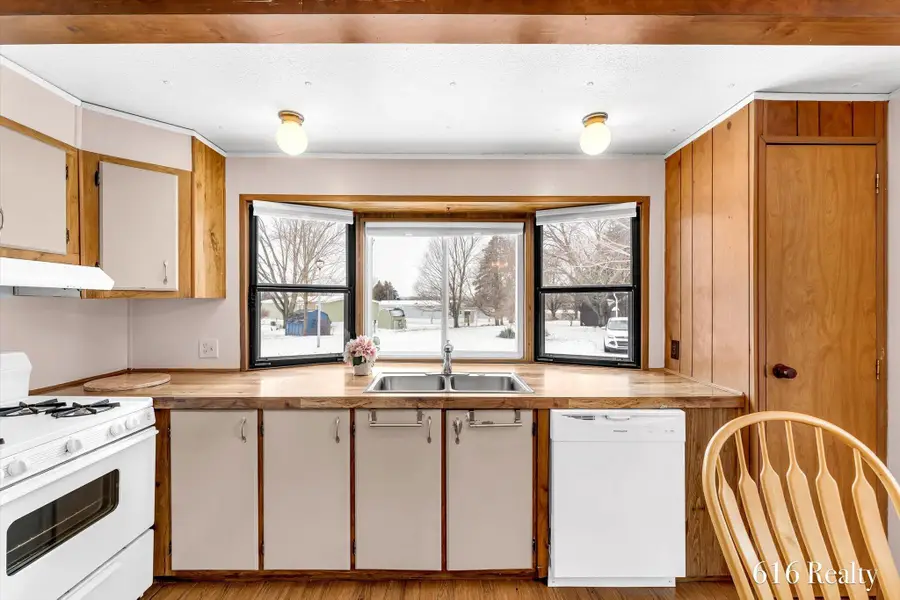 7368 Blue Drive Ne, Belmont, MI 49306 - #2