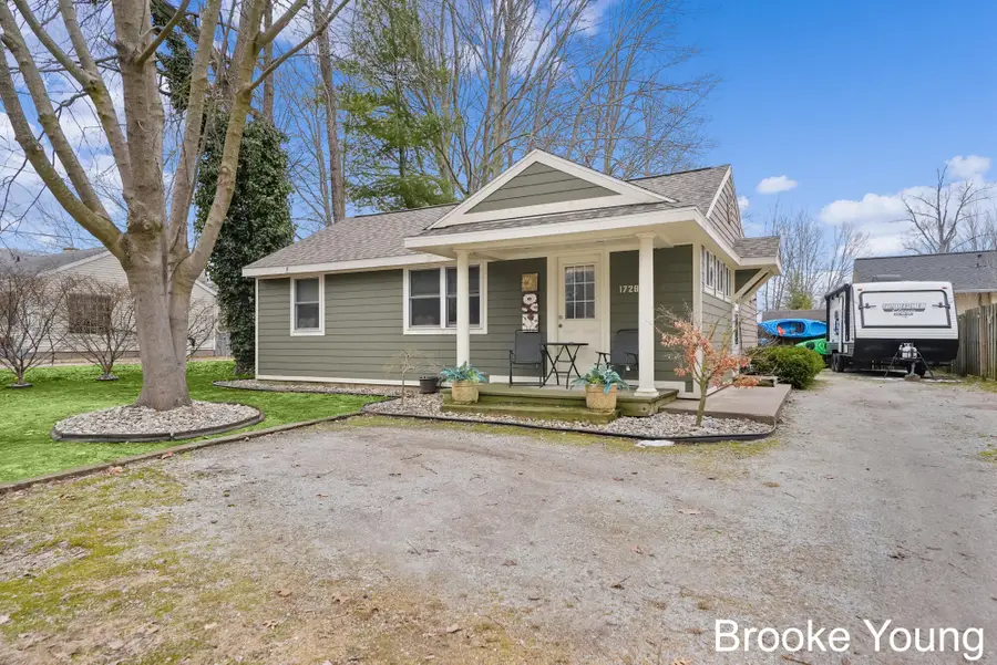 17288 W Spring Lake Road, Ferrysburg, MI 49456 - #3