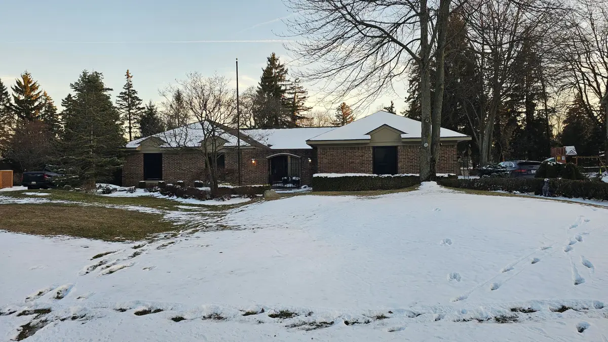 1923 Chalmers Drive W, Rochester Hills, MI 48309 - #1