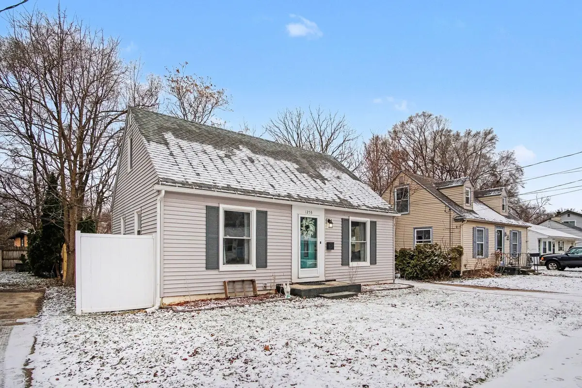 1253 Emerald Avenue Ne, Grand Rapids, MI 49505 - #1