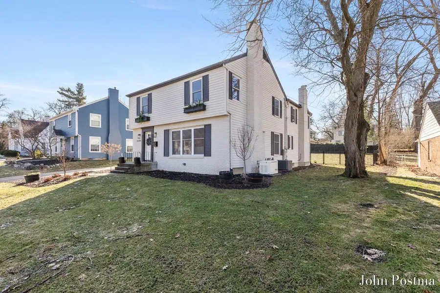 2544 Maplewood Drive Se, East Grand Rapids, MI 49506 - #2