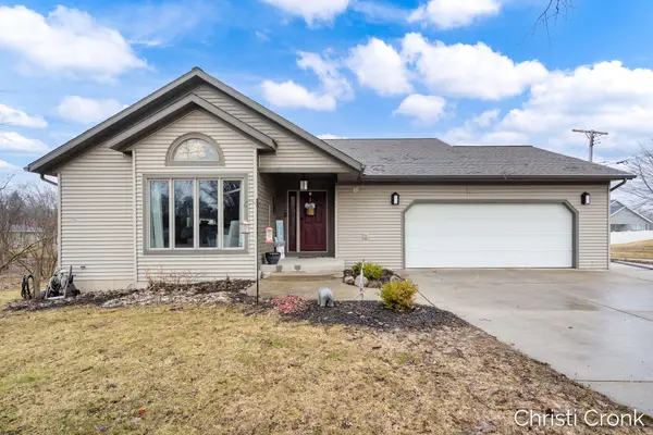 271 E Beech Street Ne, Cedar Springs, MI 49319