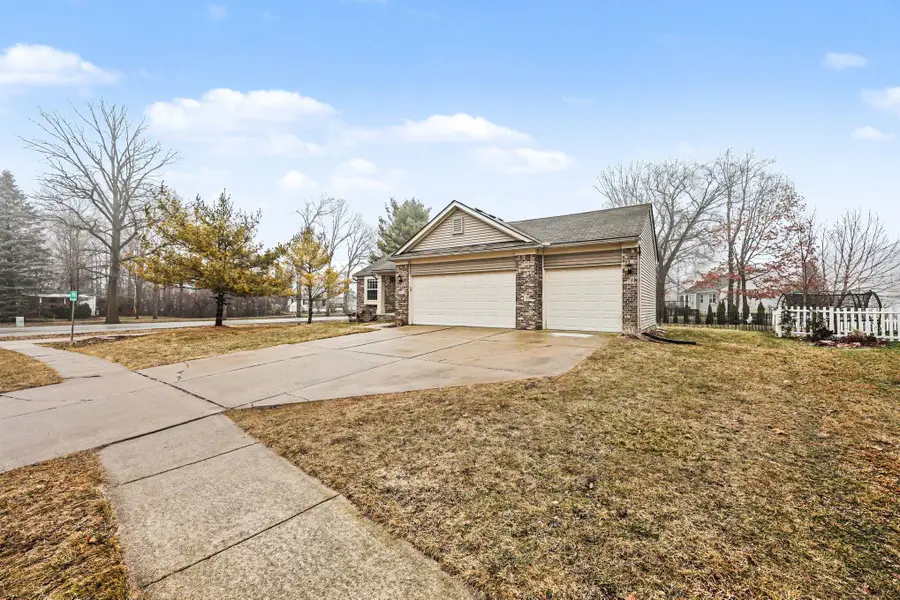 9113 Lakewood Drive, Whitmore Lake, MI 48189 - #2