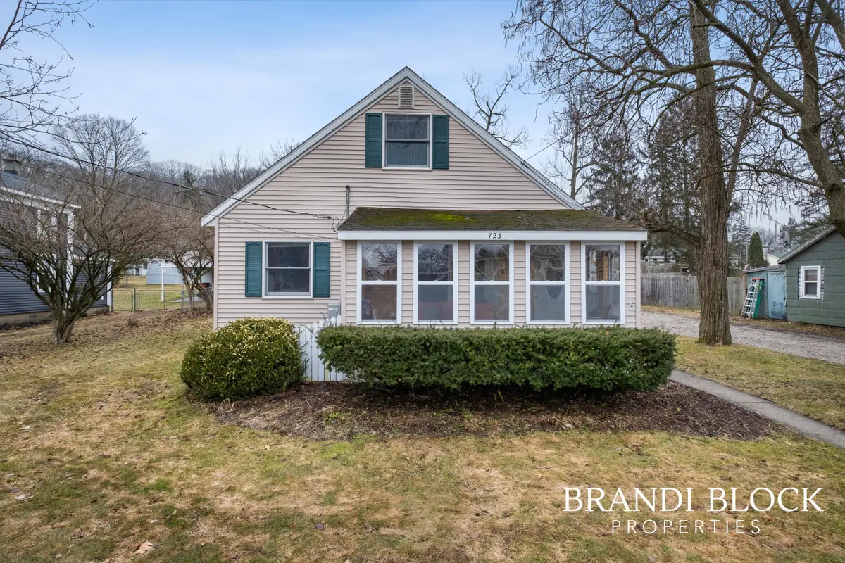 723 N Washington Street, Lowell, MI 49331 - #1